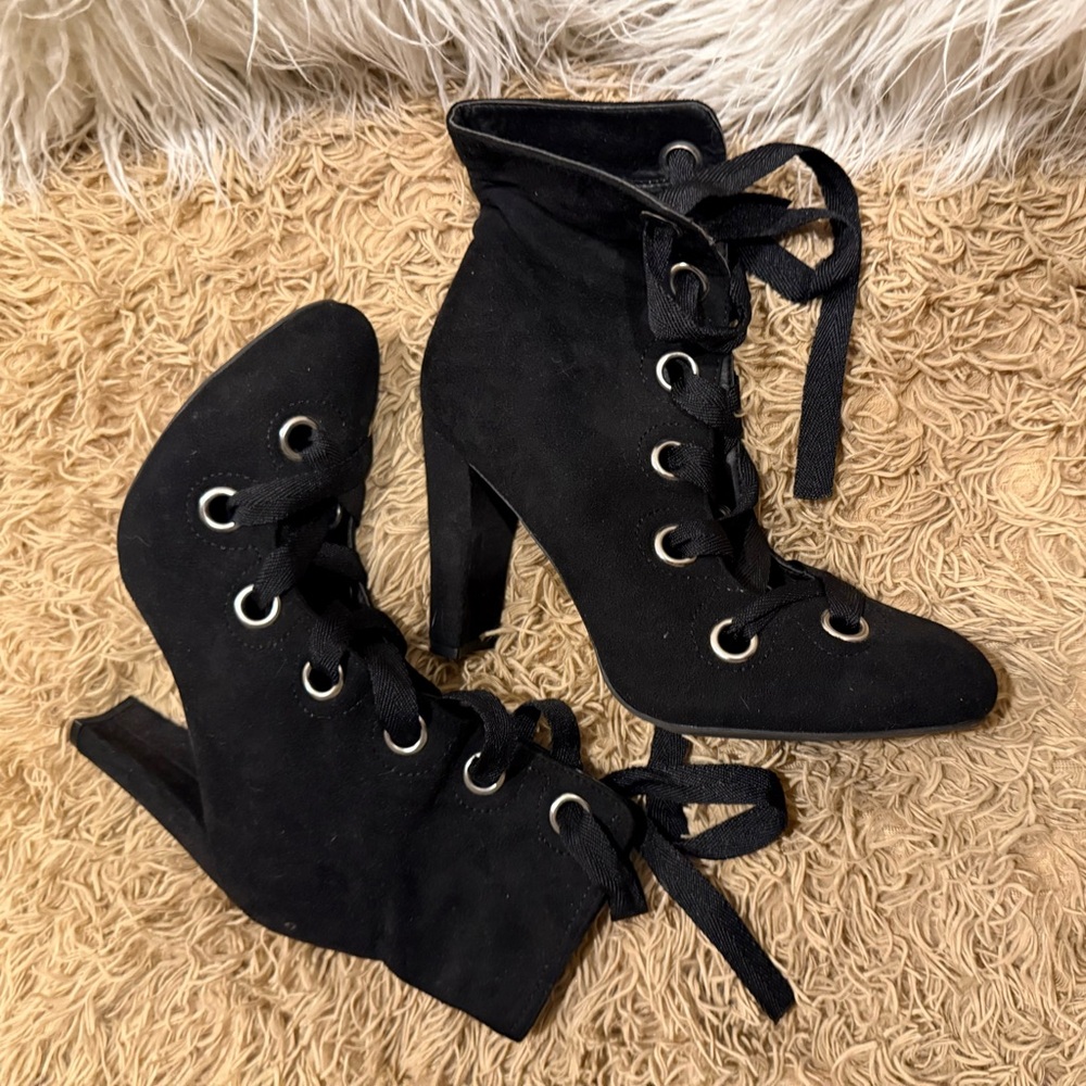 Elegant Black Lace-Up Veveteen Ankle Boots